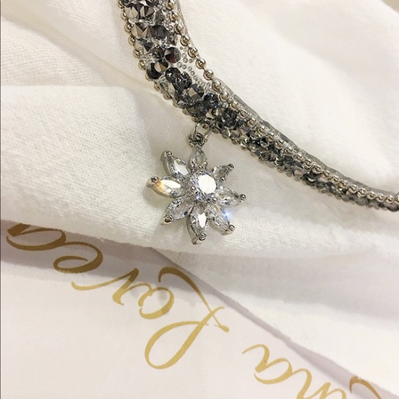 Women Crystal Flower Pendant Choker - Picture 3 of 6